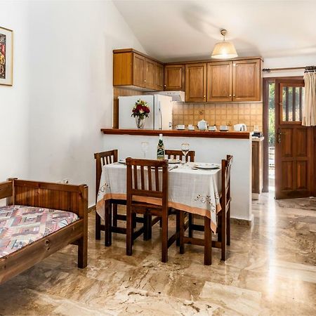 Areti Apartments Poros  Esterno foto