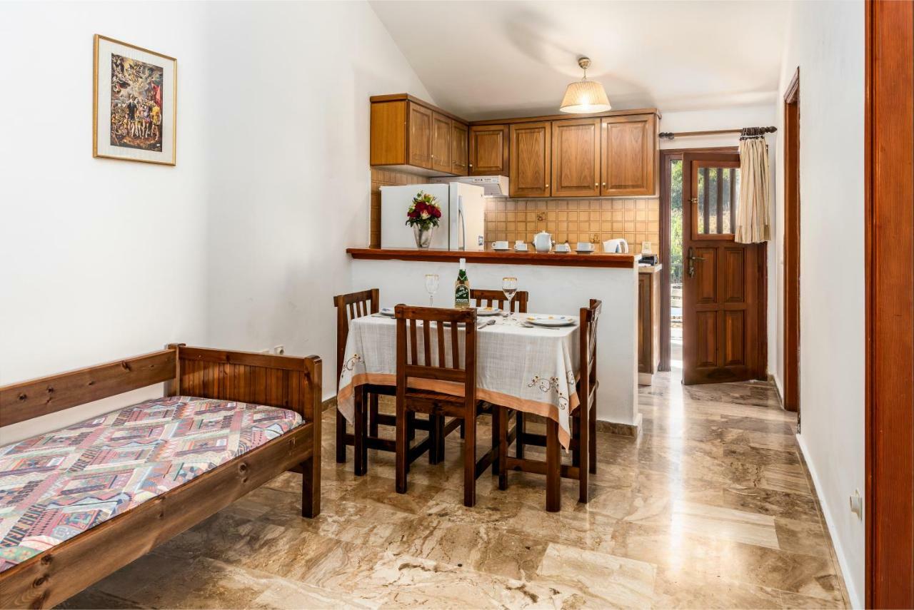 Areti Apartments Poros  Esterno foto