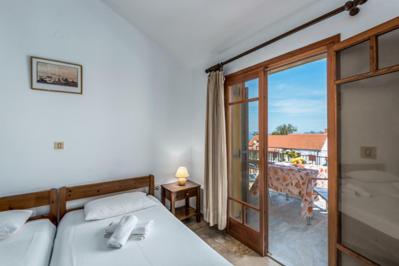 Areti Apartments Poros  Esterno foto