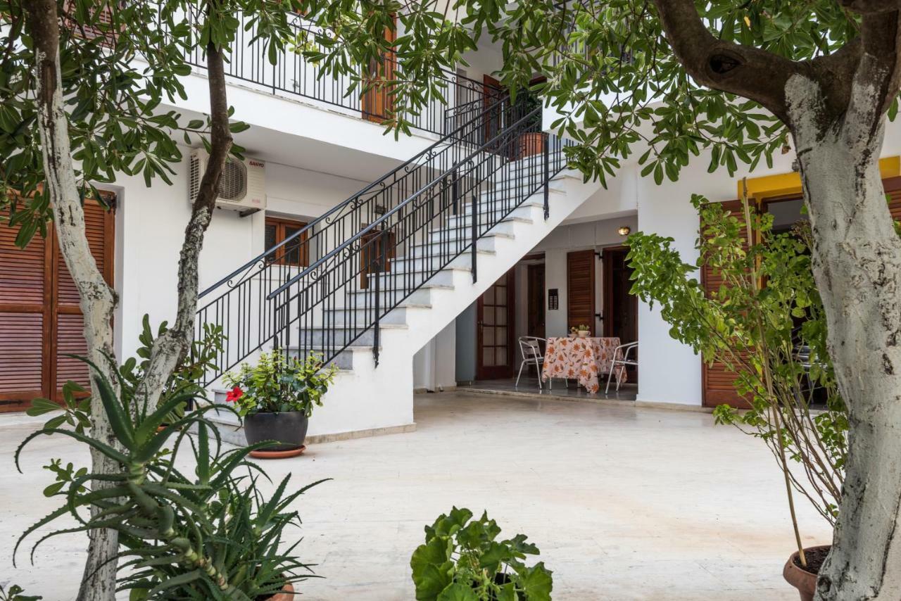Areti Apartments Poros  Esterno foto