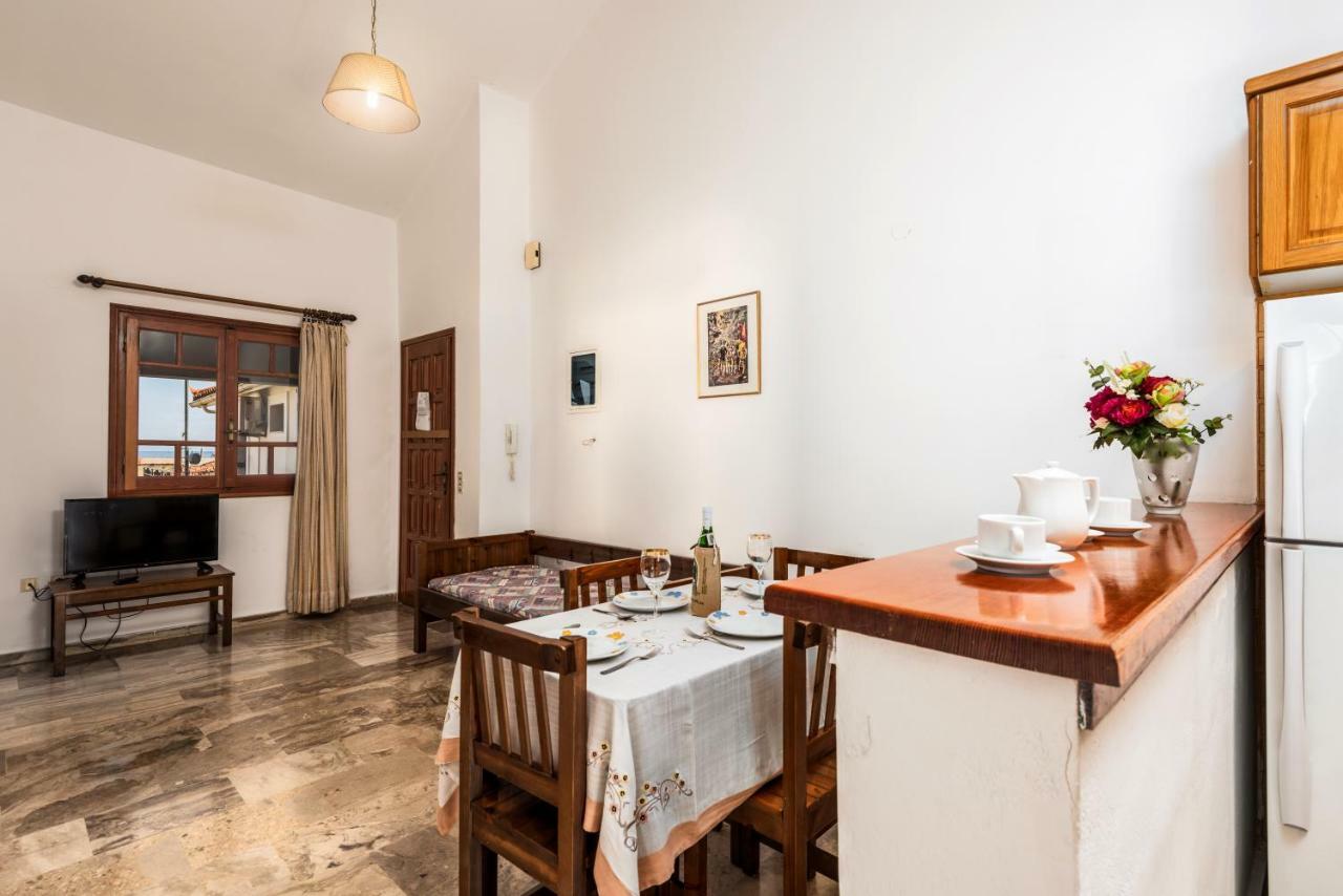Areti Apartments Poros  Esterno foto